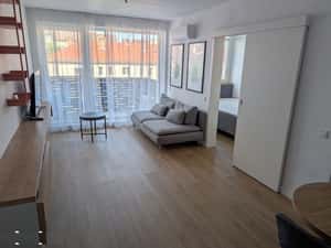 Proprietar inchiriez apartament tip studio  in zona strazii Caracal — miniatura 2