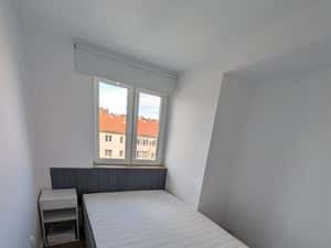 Proprietar inchiriez apartament tip studio  in zona strazii Caracal — miniatura 4