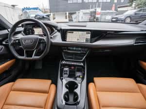 Audi e-tron GT, 15.800 km, 476 cp — miniatura 2