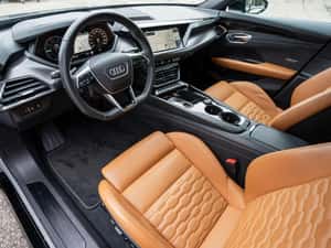 Audi e-tron GT, 15.800 km, 476 cp — miniatura 4