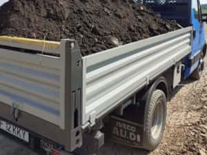 Vand pamant negru de gradina