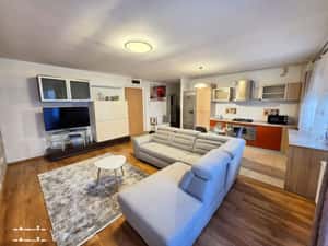 Inchiriez apartament cu 3 camere - 80 mp utili + 2 locuri de parcare — miniatura 2