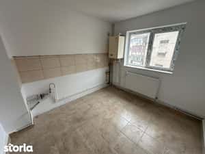 Apartament 2 camere, M11 , iC Bratianu, balcon și bucătărie separată — miniatura 4