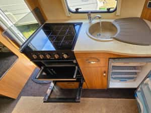 Rulota 2012 (2 zone) 1268 Kg, Off Camping, Boiler Gaz, Baterie 12v, Dus, Swift Sprite Foarte usoara — miniatura 7