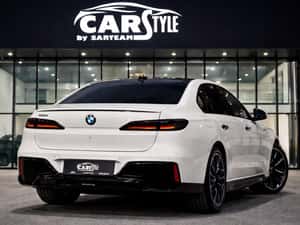 BMW 740d xDrive M Sport Package – Executive Lounge — miniatura 1