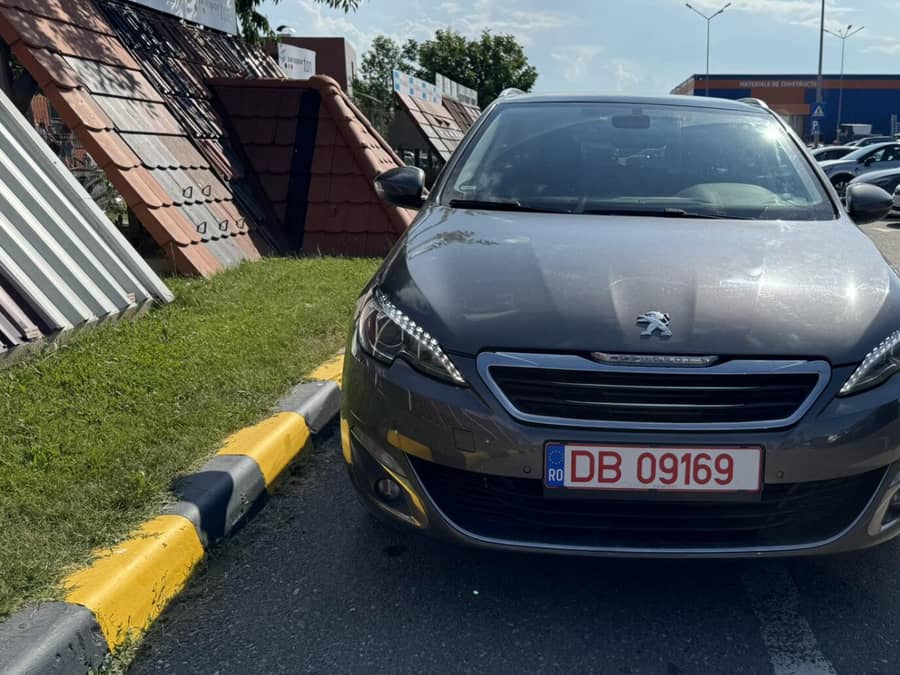PEUGEOT 308 1.2 PureTech Turbo S&S Allure — fotografie 1 din 7