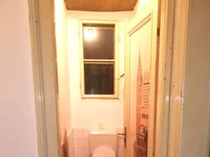 2 cam 2 bai 2 balcoane centrala proprie Cladire Istorica Piata Victoriei — miniatura 3