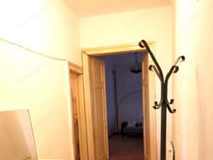 2 cam 2 bai 2 balcoane centrala proprie Cladire Istorica Piata Victoriei — miniatura 5