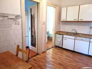 2 cam 2 bai 2 balcoane centrala proprie Cladire Istorica Piata Victoriei — miniatura 6