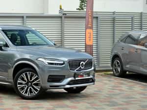Volvo XC90 T8 AWD Plug-in Hybrid — miniatura 6