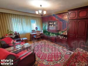 Apartament 4 camere, Republicii, etaj 1, garaj și boxa, zona Canal 7 — miniatura 1