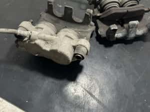 Etrier frana dreapta fata Mercedes ML W164 3.0 diesel V6 — miniatura 3