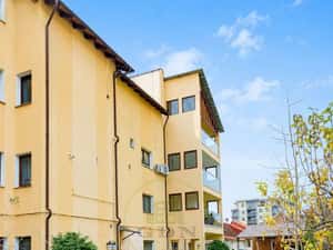 Inchiriez apartament doua camere str mijloc