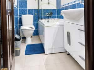Inchiriez apartament doua camere str mijloc — miniatura 5