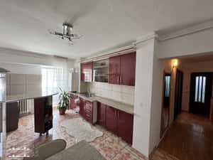 Vând apartament 3 camerea Zona Mihai Eminescu!Direct de la proprietar