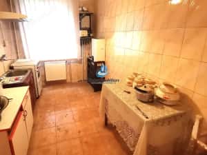 Apartament 3 camere decomandat, sud-est, Zona Scoala 10, Precista — miniatura 2