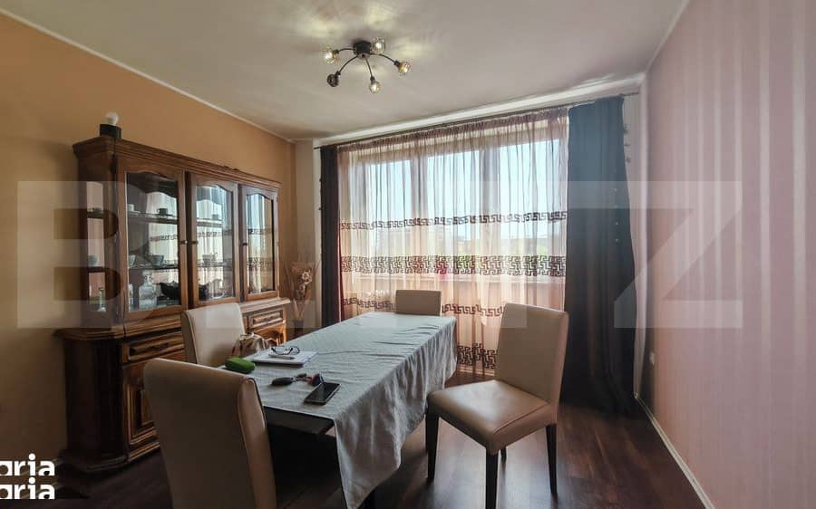 Apartament 4 camere decomandat, etaj intermediar, Splaiul Crisanei — fotografie 1 din 5