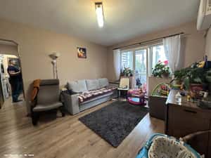 Apartament cu 4 camere, renovat complet — miniatura 3