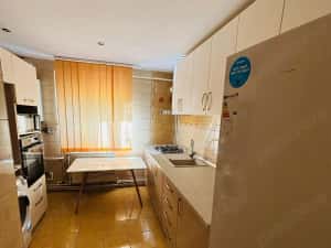 Ap. 3 camere decomandat + boxă, an constructie 1994 — miniatura 10