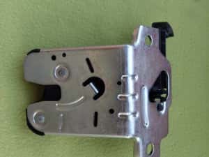 Incuietoare haion tiguan 2016,passat touran — miniatura 1