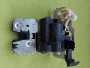 Incuietoare haion tiguan 2016,passat touran — miniatura 3