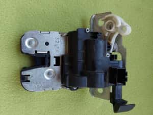 Incuietoare haion tiguan 2016,passat touran — miniatura 7