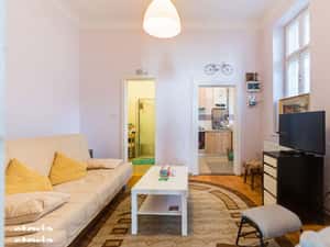 2 camere intr-o casa monument istoric — miniatura 3
