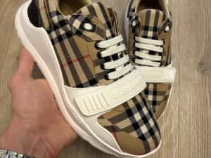 Adidasi Burberry