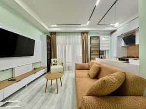COSMOPOLIS - Apartament cu 3 camere si gradina, mobilat si utilat.