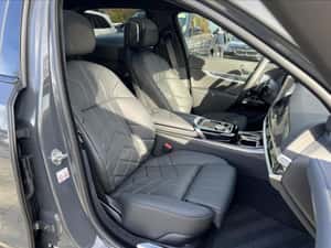 BMW 750 Hibrid - 56.000 km - 2023 — miniatura 4
