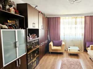 Apartament 4 camere decomandate, zona Petrodava