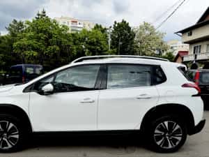 Peugeot 2008 1.2 PureTech Allure — miniatura 4