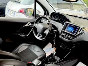 Peugeot 2008 1.2 PureTech Allure — miniatura 8