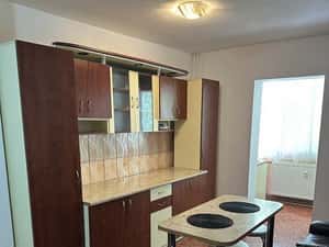 Proprietar inchiriez apartament zona Bucovina — miniatura 1