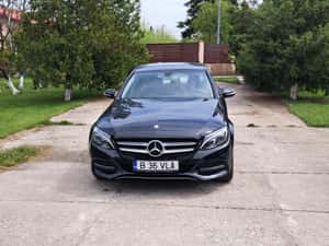 Mercedes C250, motor 2.0 benzina, 211 CP, negru