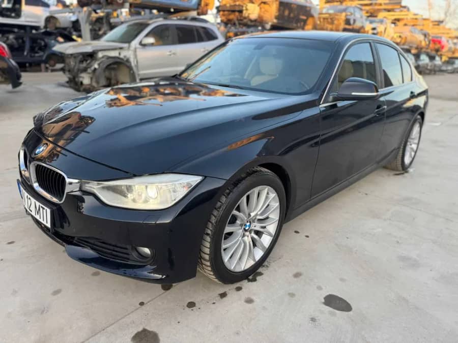 BMW 320D F30 AUTOMAT 2014 avariat lovit avariate — fotografie 1 din 10