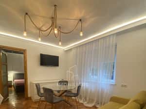 Apartament 2 camere , Centru , Str .Paris