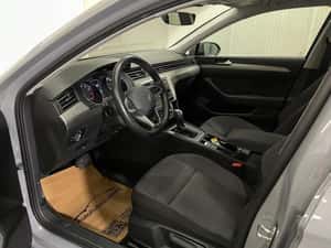 Volkswagen Passat 2022 - Vehicul Second-hand — miniatura 5