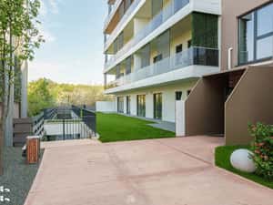Apartament cu GRADINA în zona Erou Iancu Nicolae - Baneasa — miniatura 2