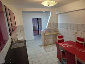 Apartament 3 camere,decomandat in Cetate, zona Mercur, et.3 — miniatura 3