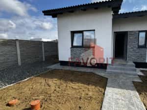 Duplex pe Parter | 2 bai | Teren generos | Toate utilitatile — miniatura 3