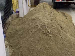 Nisip piatra pamant vegetal — miniatura 3