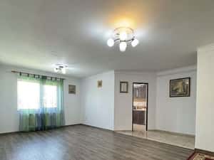 Apartament cu 2 camere, 55,57 mp, parcare, etajul 1 — miniatura 1