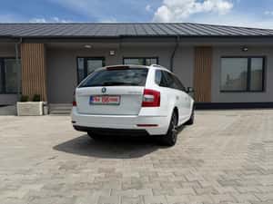 Skoda Octavia 1.6 TDI AUTOMATA — miniatura 4