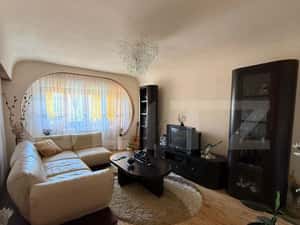 Apartament cu 4 camere, decomandat, zona 9 Mai — miniatura 2