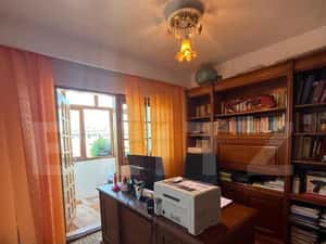Apartament cu 4 camere, decomandat, zona 9 Mai — miniatura 5