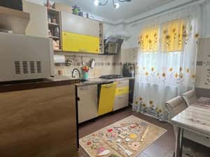 Apartament 3 camere decomandat, 68 mp, loc de parcare, mobilat complet — miniatura 4