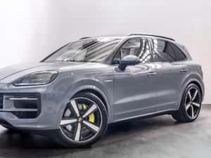 Porsche Cayenne Hibrid 2024 cu dotări speciale
