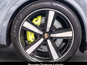 Porsche Cayenne Hibrid 2024 cu dotări speciale — miniatura 5