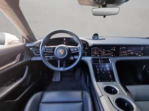 Porsche Taycan Berlină 571 cp Electric 2021 — miniatura 4